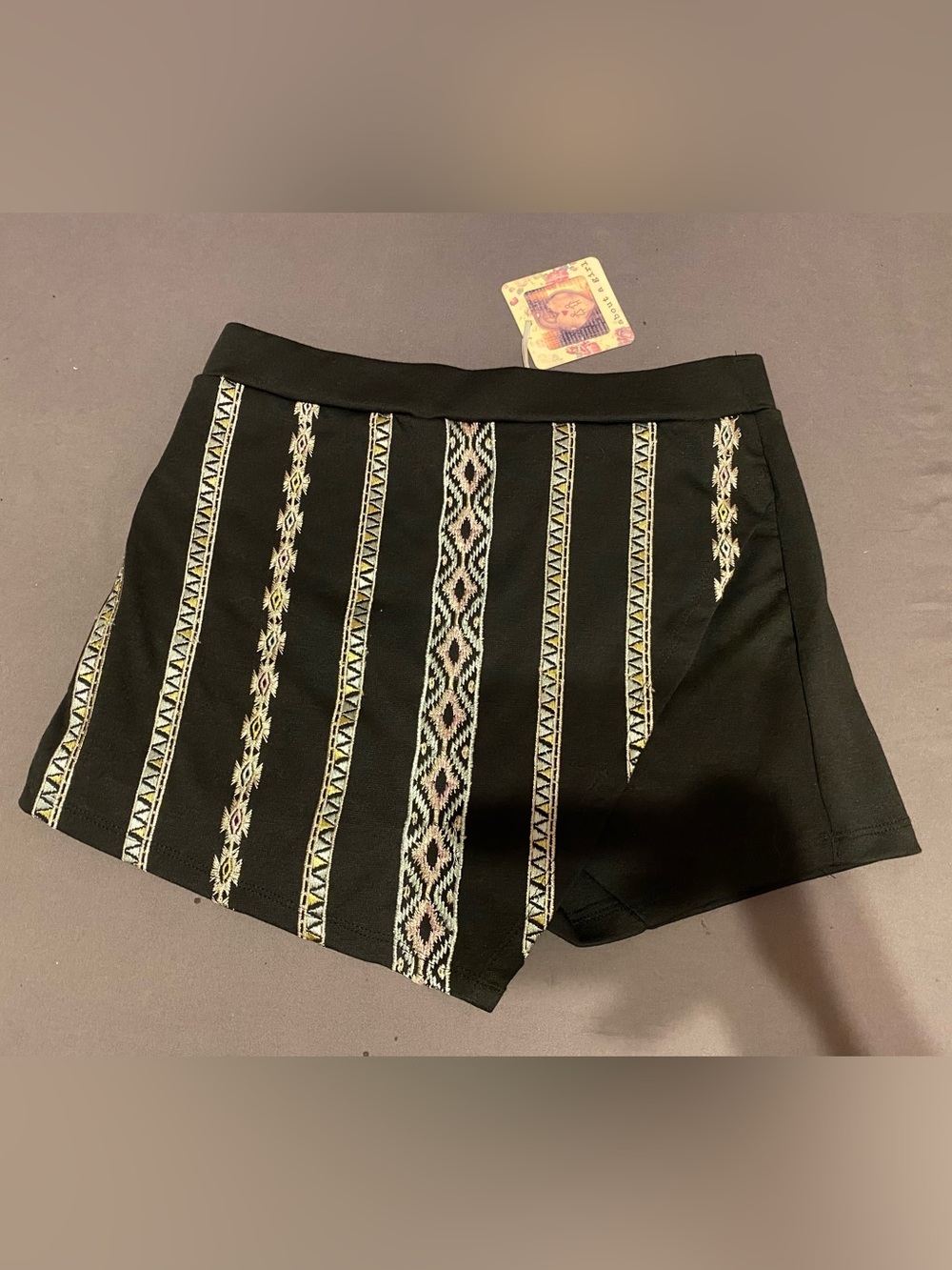About A Girl Los Angeles multicolor asymmetrical geometric skort, size medium